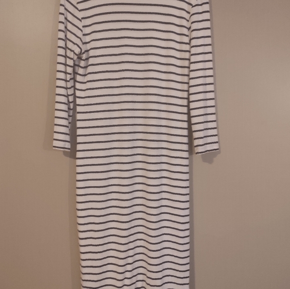 AMOUR VERT Striped Lined Midi Dress - Picture 5 of 8